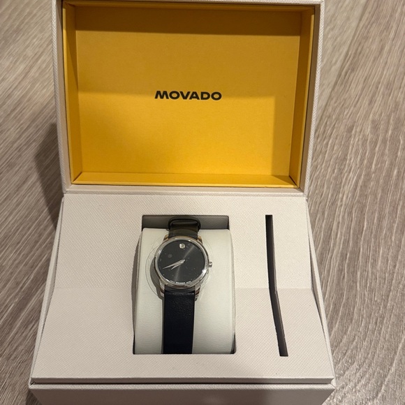 NIB MOVADO Museum Quartz Black Dial Ladies Watch 28mm - Picture 2 of 5